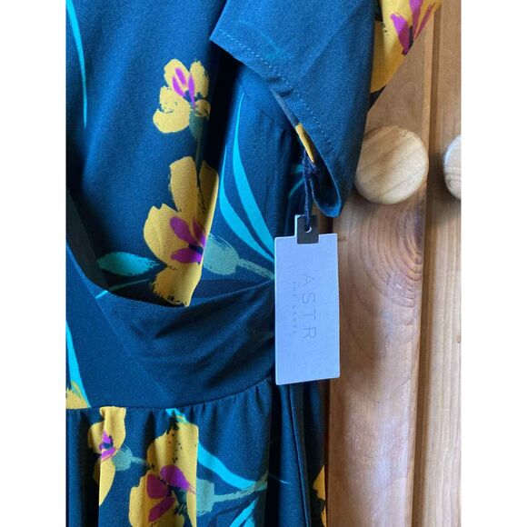ASTR The Label | NWT Asymmetric Drop Waist Green Floral Mini Dress | Small - Picture 7 of 7